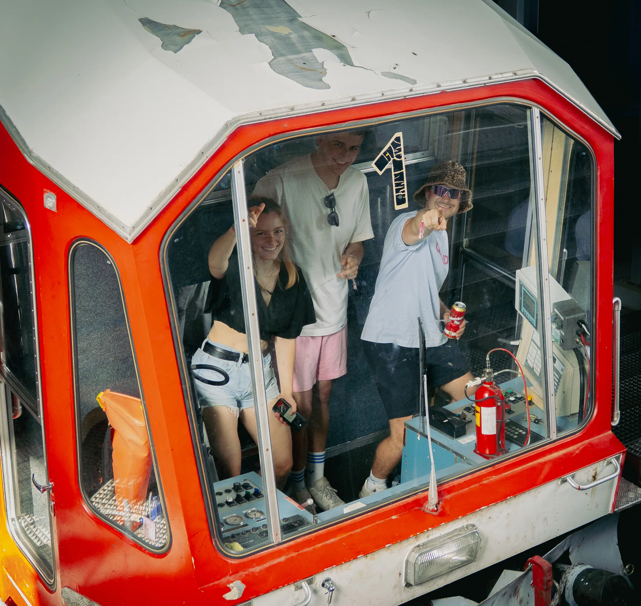 Festival guests arriving in the red mountain train at Axamer Lizum